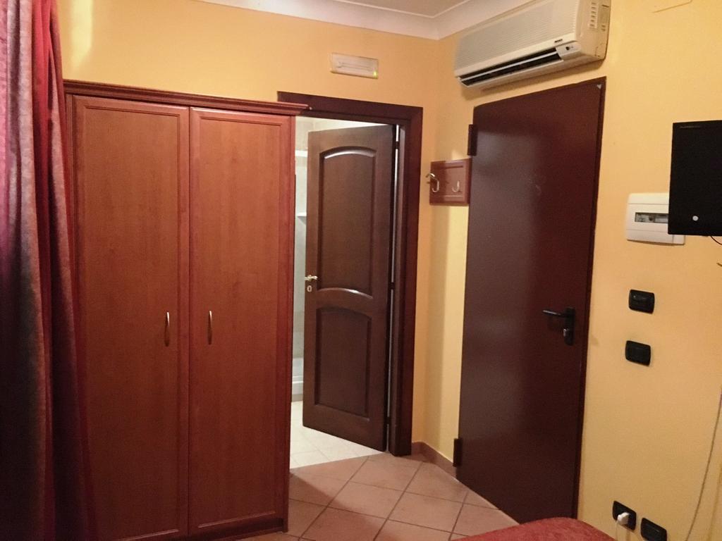 Hotel Stefano A Melito Melito di Napoli Buitenkant foto