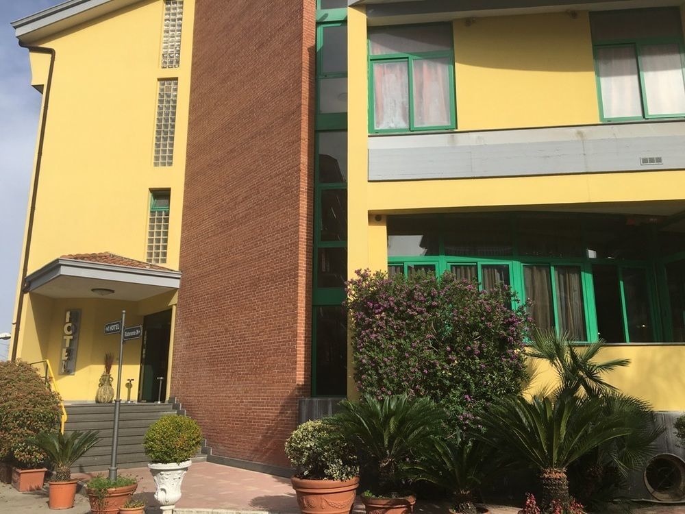 Hotel Stefano A Melito Melito di Napoli Buitenkant foto