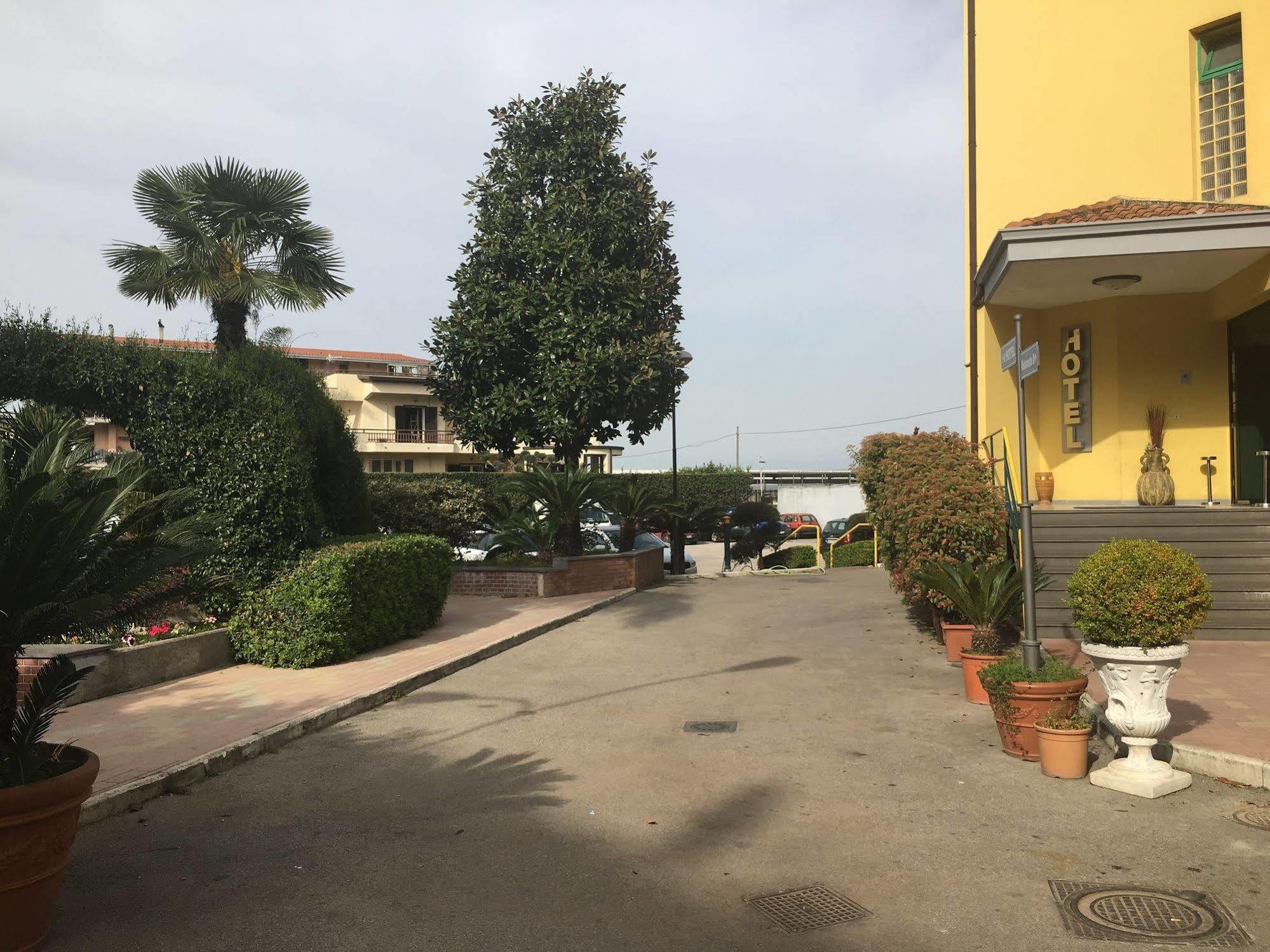 Hotel Stefano A Melito Melito di Napoli Buitenkant foto